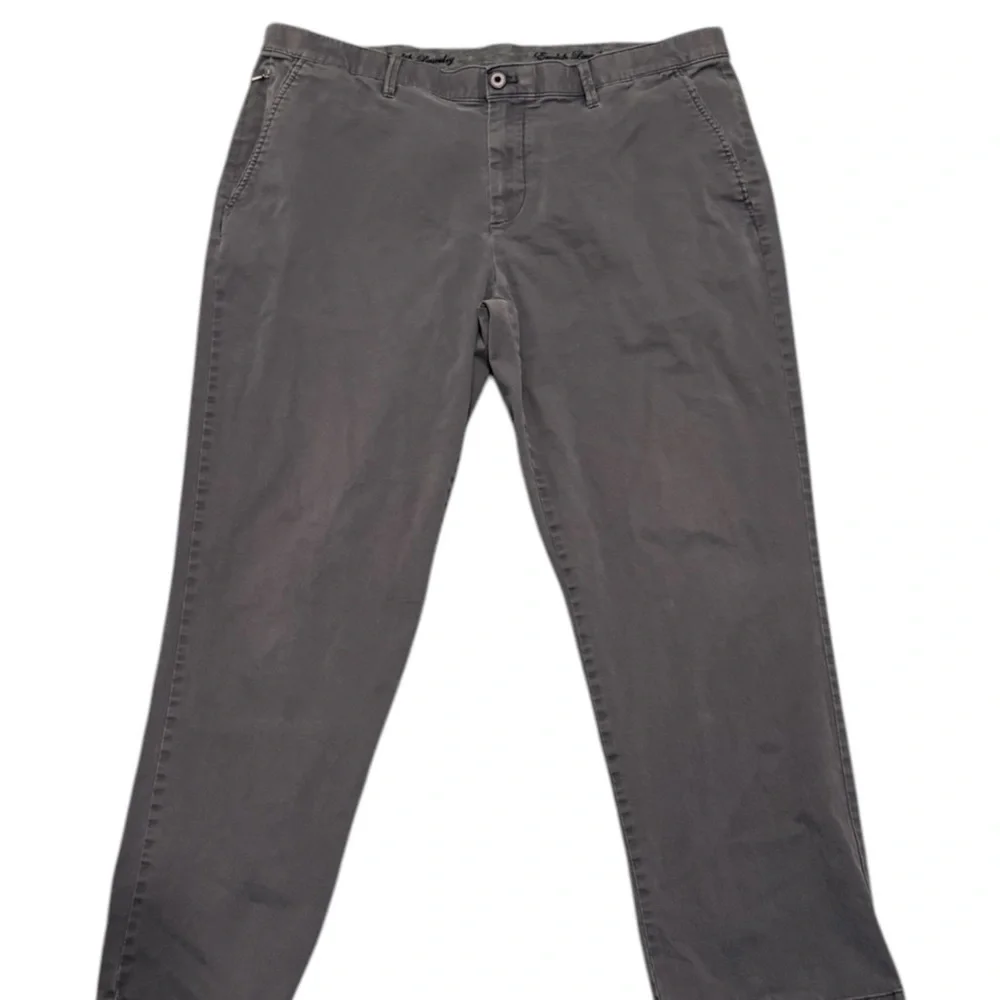 English Laundry Gray Chino Men’s Size 38/30. Item # 1303908.